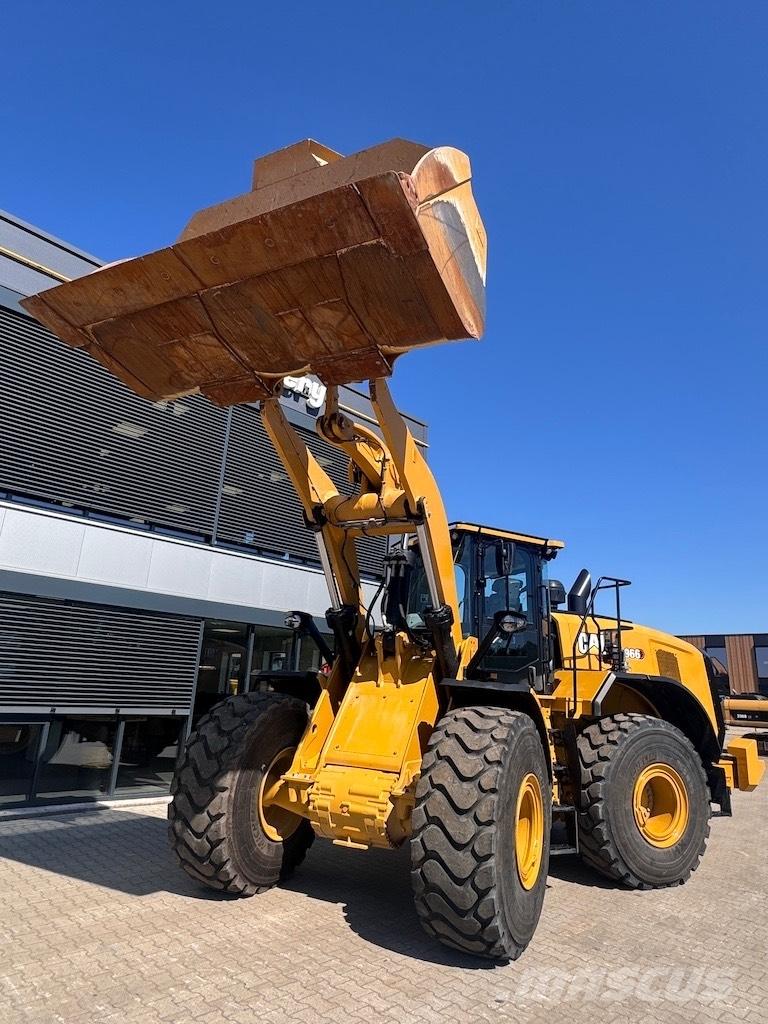 CAT 966 Kolesové nakladače