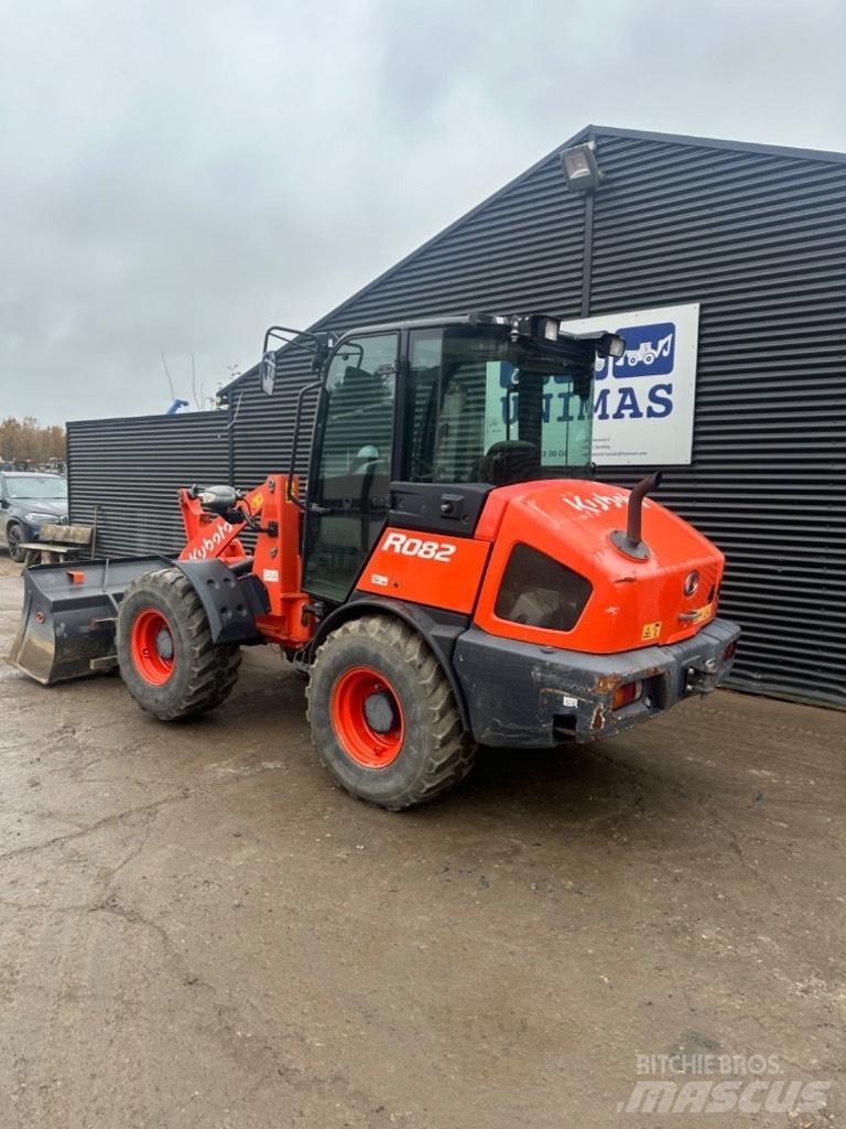 Kubota R 082 Kolesové nakladače