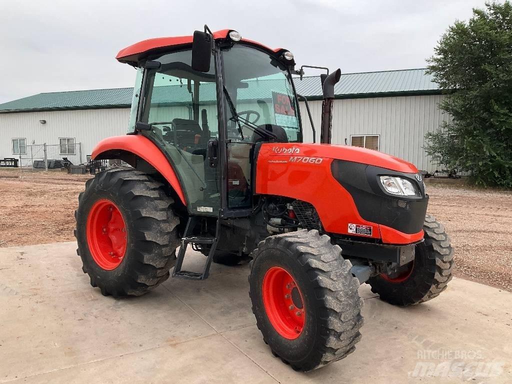 Kubota M 7060 Traktory