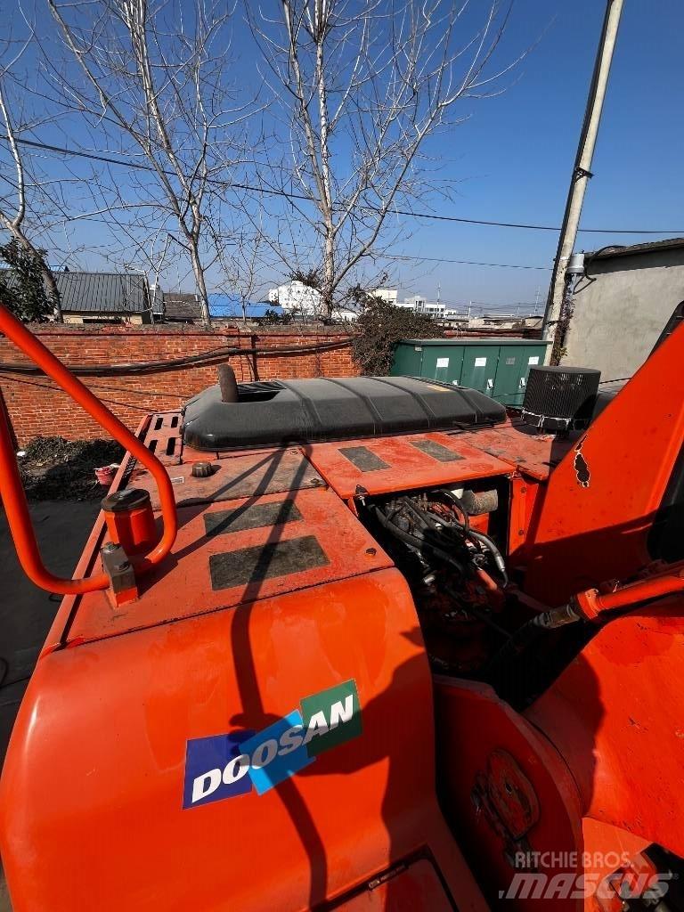 Doosan DH 225 LC-7 Pásové rýpadlá