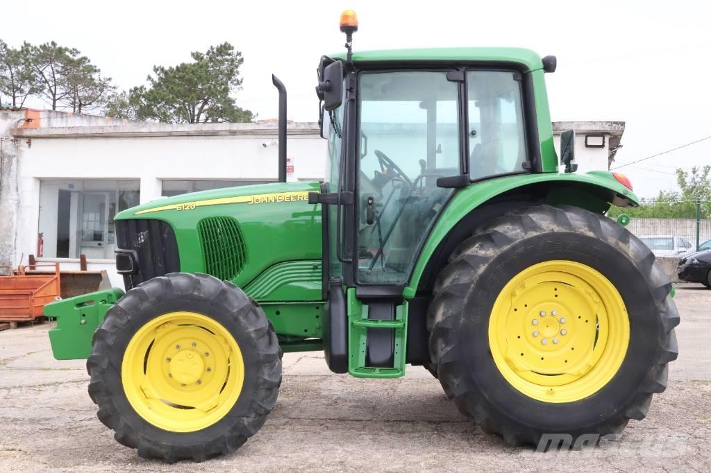 John Deere 6120 Traktory