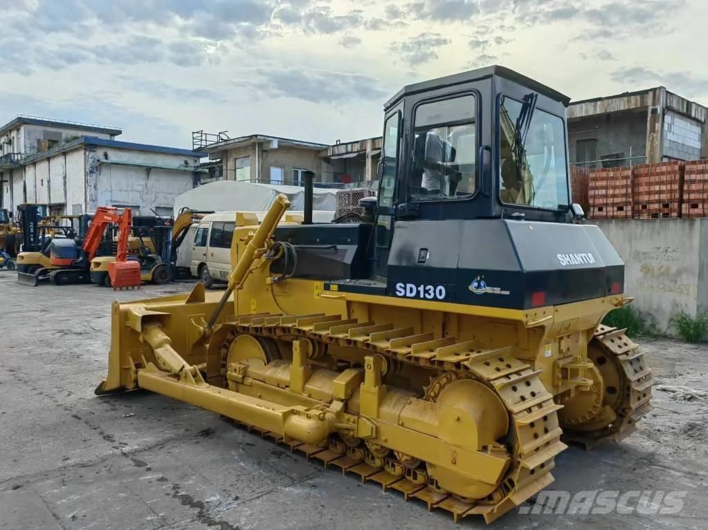 Shantui SD130 Pásové dozéry