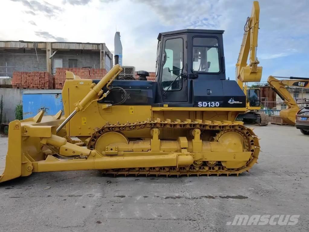Shantui SD130 Pásové dozéry