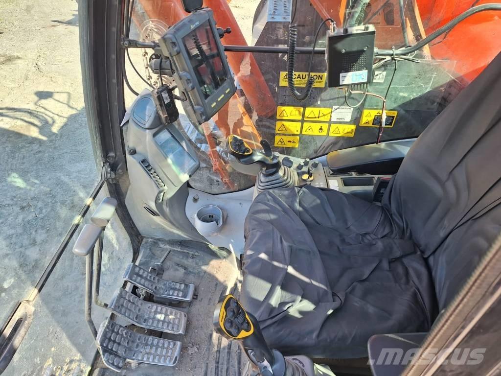Hitachi ZX225USLC-5 Pásové rýpadlá