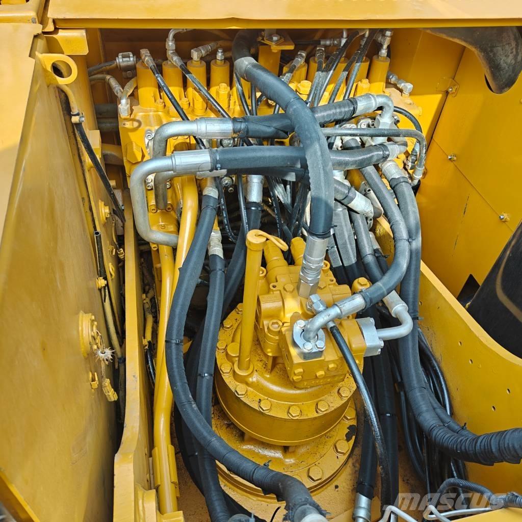 CAT 323 D L Pásové rýpadlá