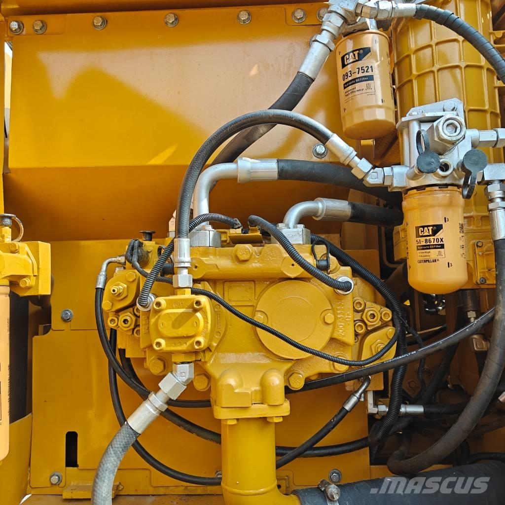 CAT 323 D L Pásové rýpadlá