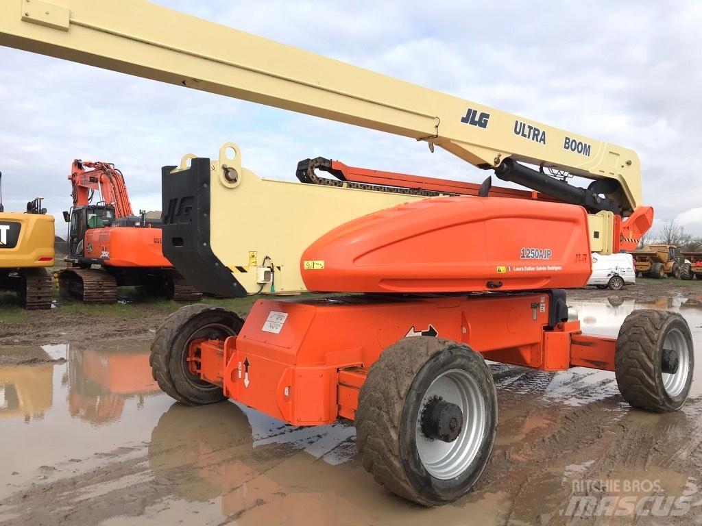 JLG 1250 AJP Kĺbové plošiny