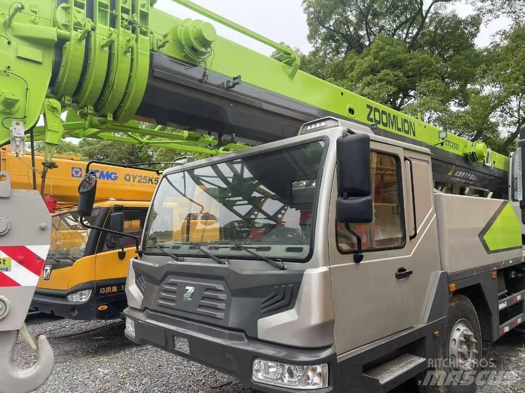 Zoomlion 25 ton Univerzálne terénne žeriavy