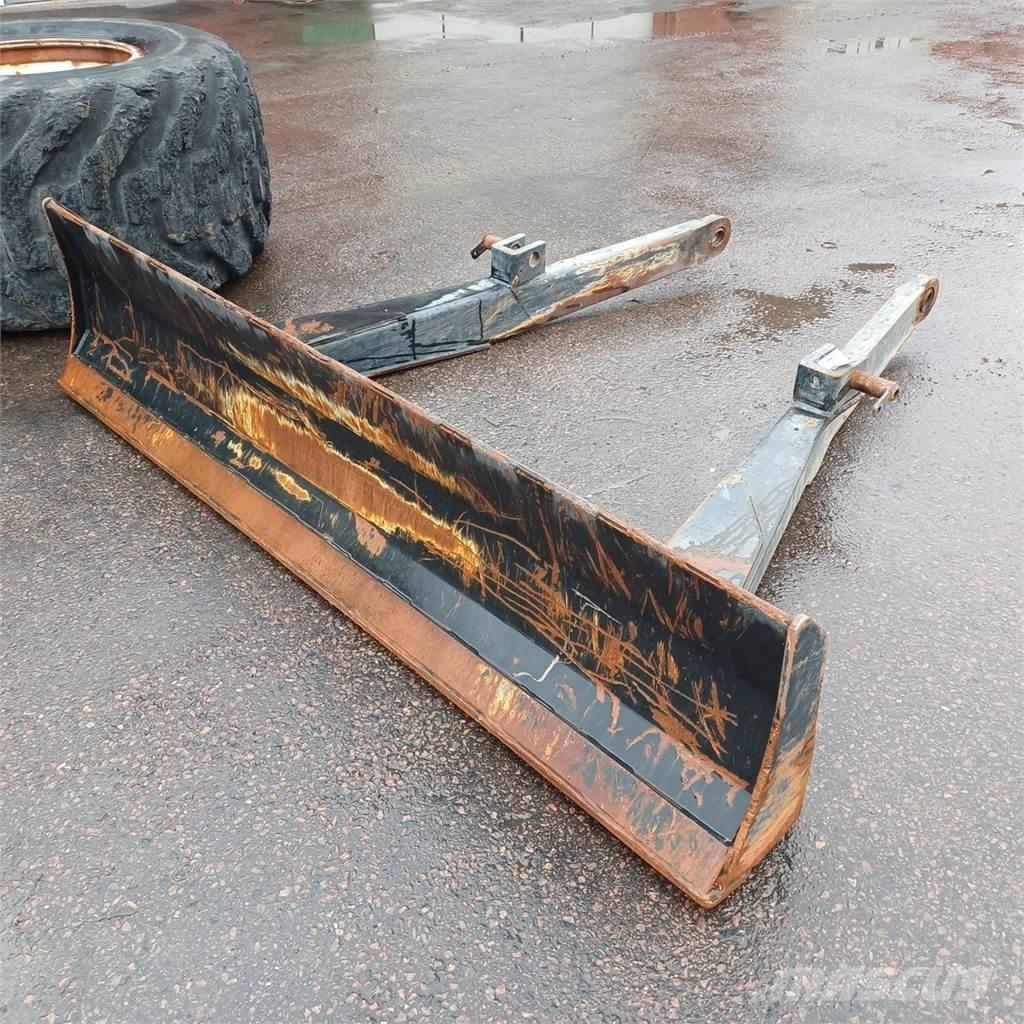  komatu 895 Ďalšie komponenty