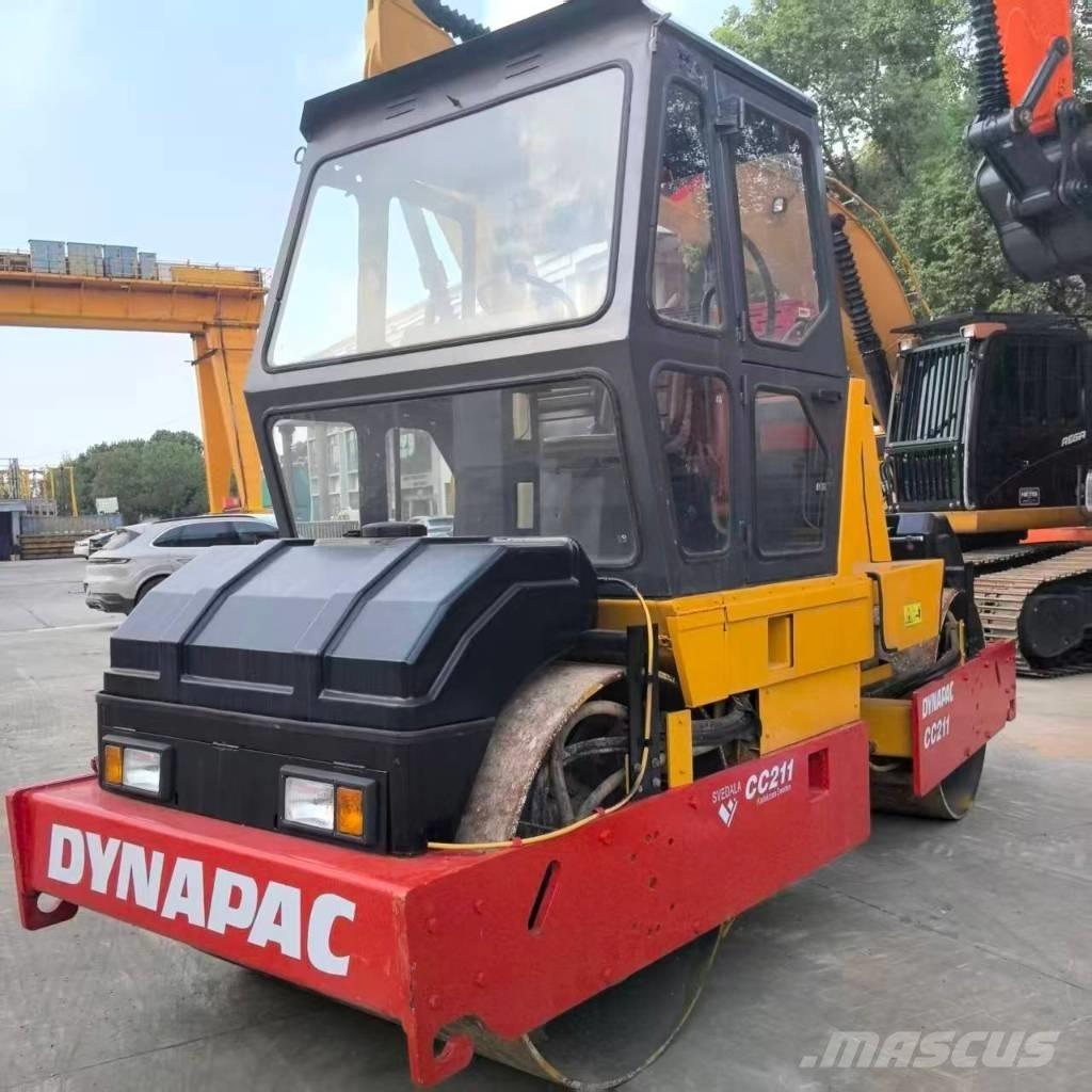 Dynapac CC 211 Ťahačové valce