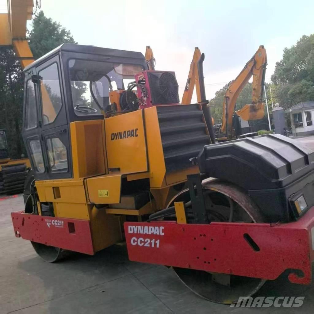 Dynapac CC 211 Ťahačové valce