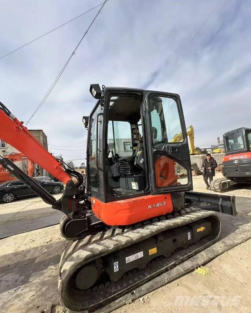 Kubota 163 Pásové rýpadlá