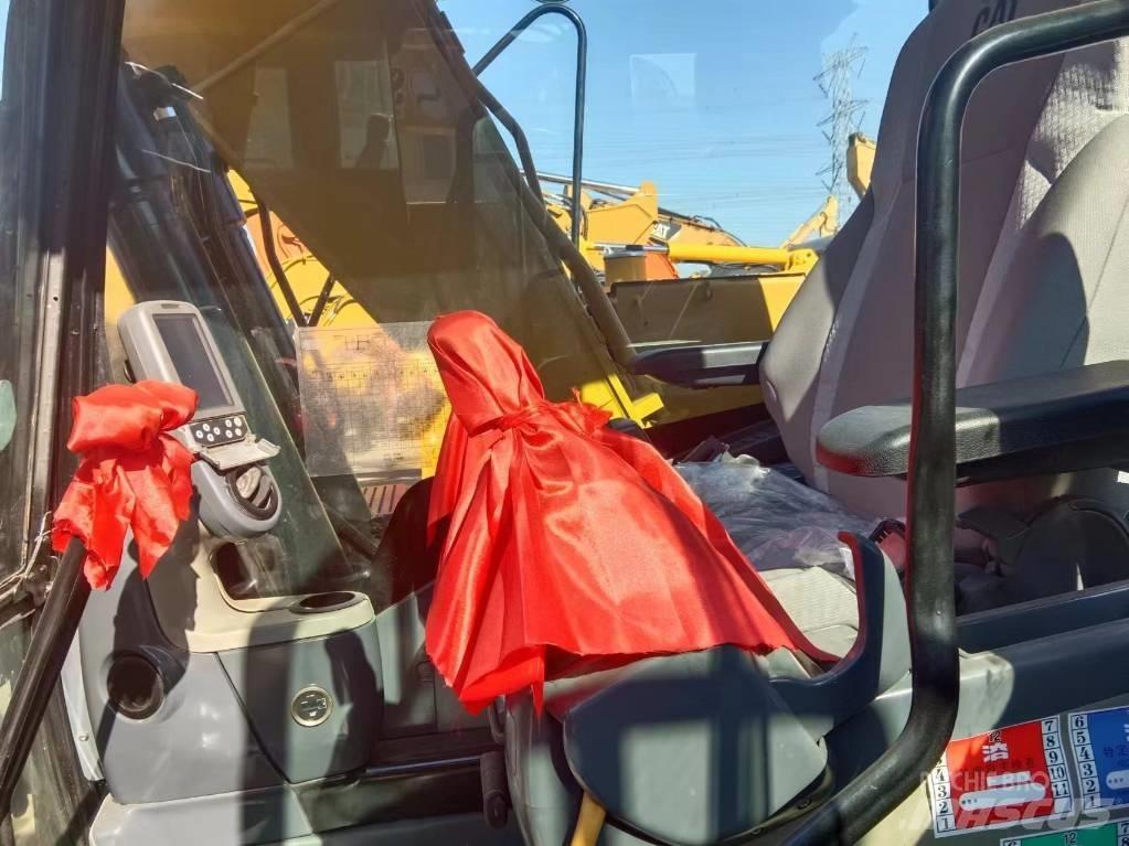 CAT 313D2GC Pásové rýpadlá