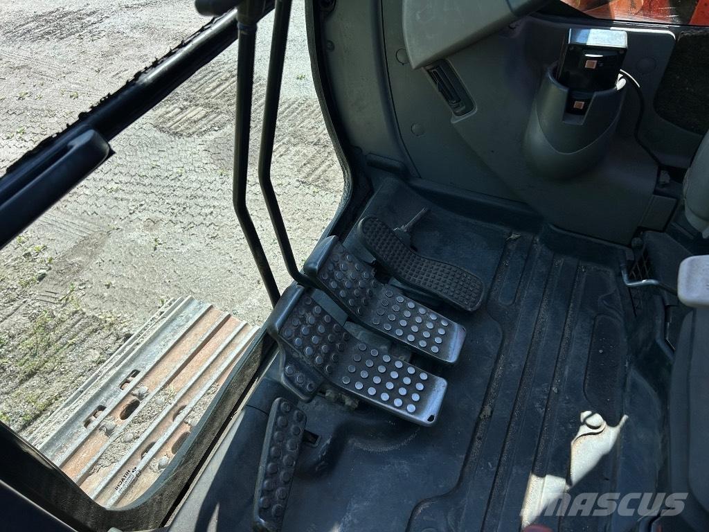 Hitachi ZX 135 US Pásové rýpadlá