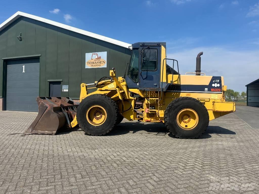 Komatsu WA 320-1 Kolesové nakladače