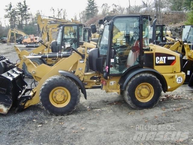 CAT 906 M Kolesové nakladače