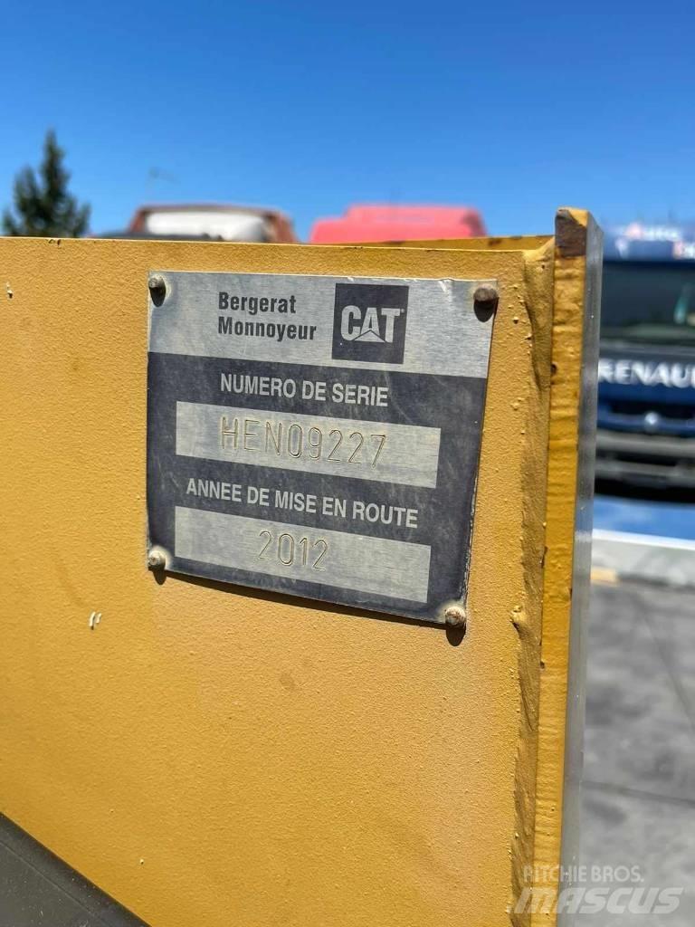 CAT 236 B Šmykom riadené nakladače
