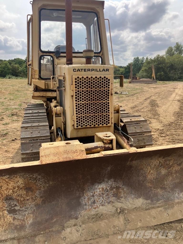 CAT D 3 B Pásové dozéry