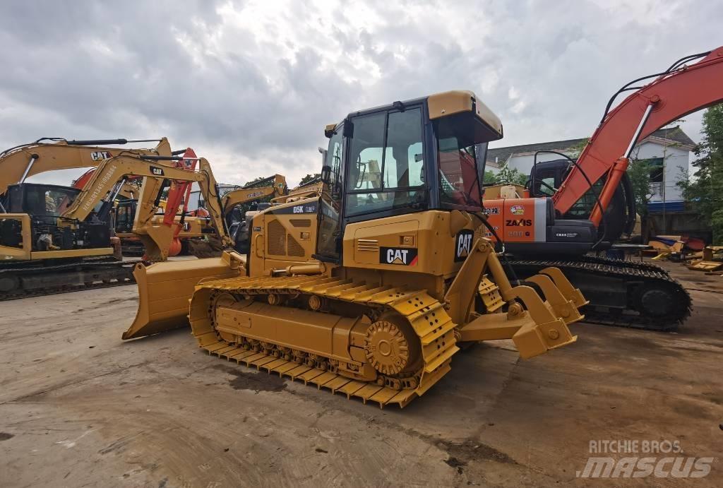 CAT D 5 K Pásové dozéry