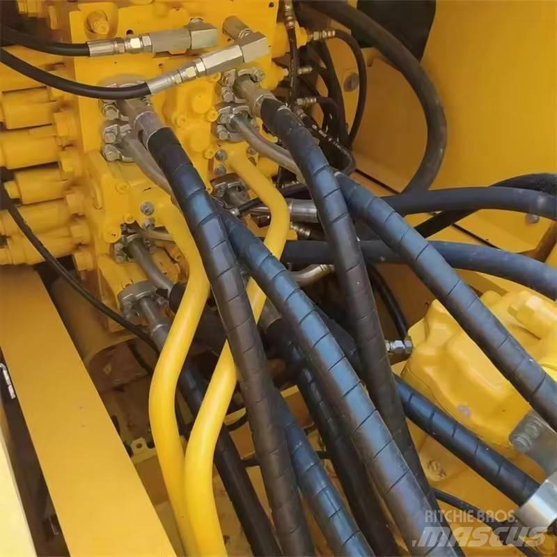 Komatsu PC 200 Pásové rýpadlá