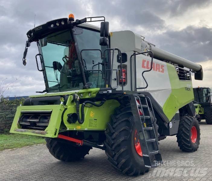 CLAAS TRION 530 Kombinované zberacie stroje