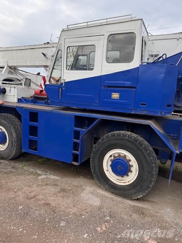 Tadano AR 300E Autožeriavy, hydraulické ruky