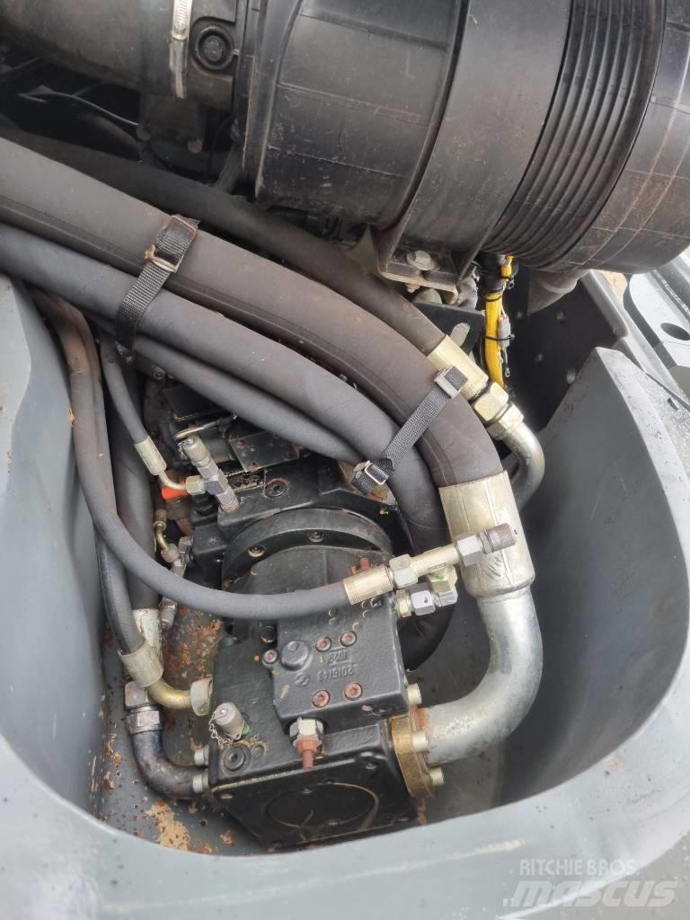 Liebherr L 526 Kolesové nakladače