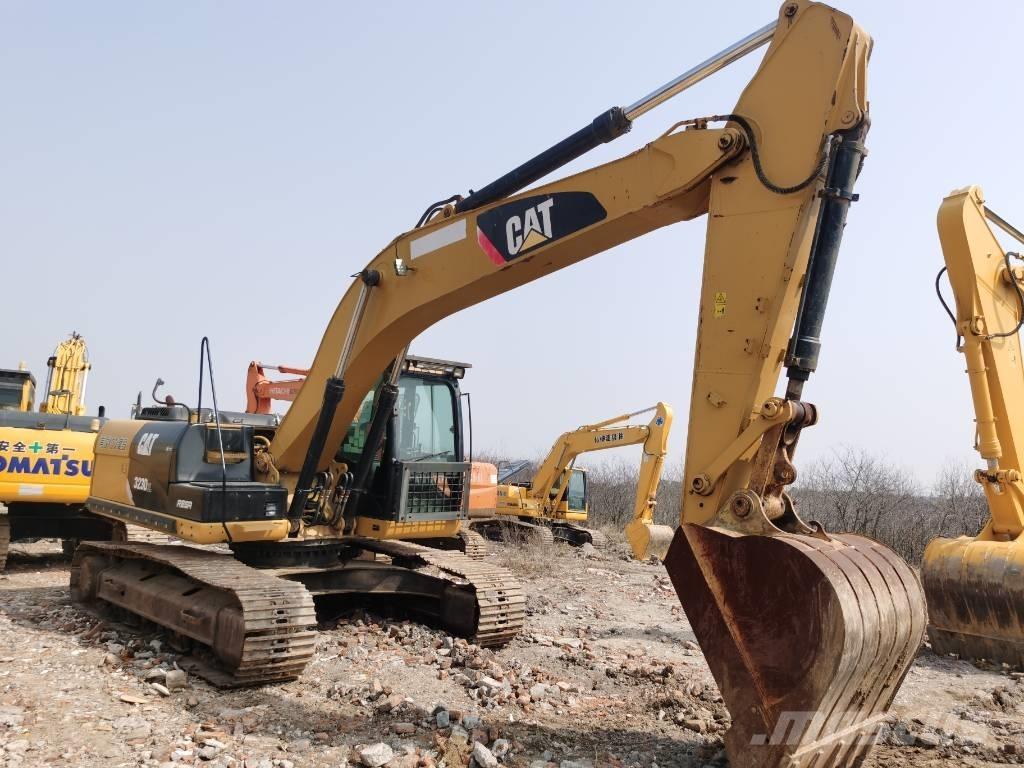CAT 323 D L Pásové rýpadlá