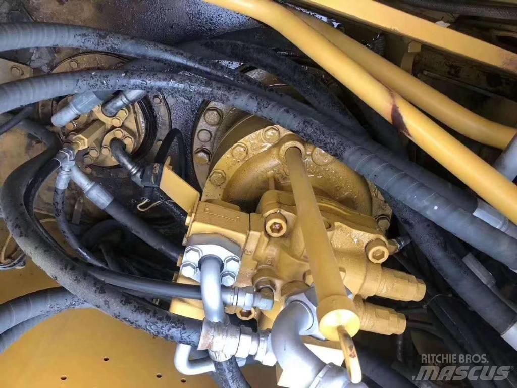 CAT 323 D Pásové rýpadlá
