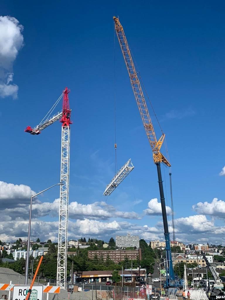 Liebherr 390 HC Stavebné žeriavy