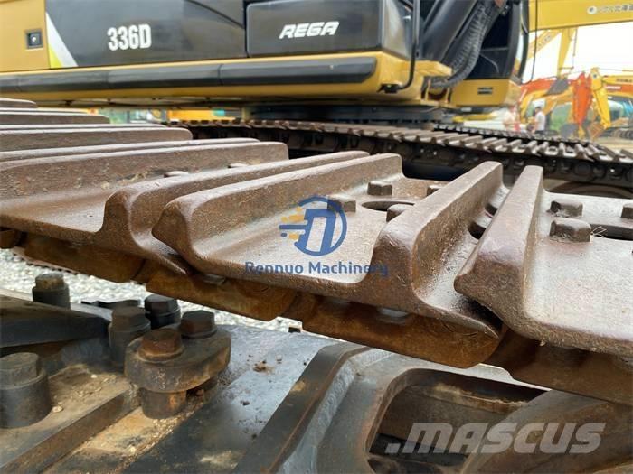 Komatsu PC450-8 Pásové rýpadlá