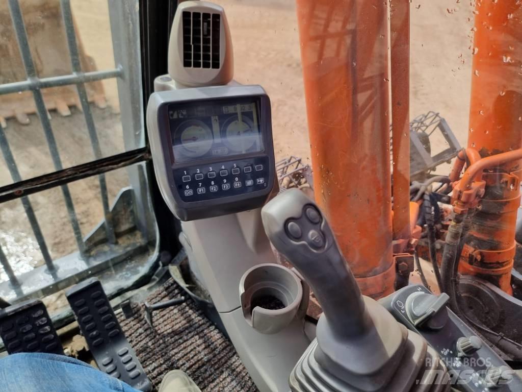 Hitachi ZX 250 LC-3 Pásové rýpadlá