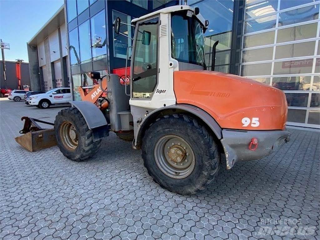 Atlas AR95 Viacúčelové nakladače