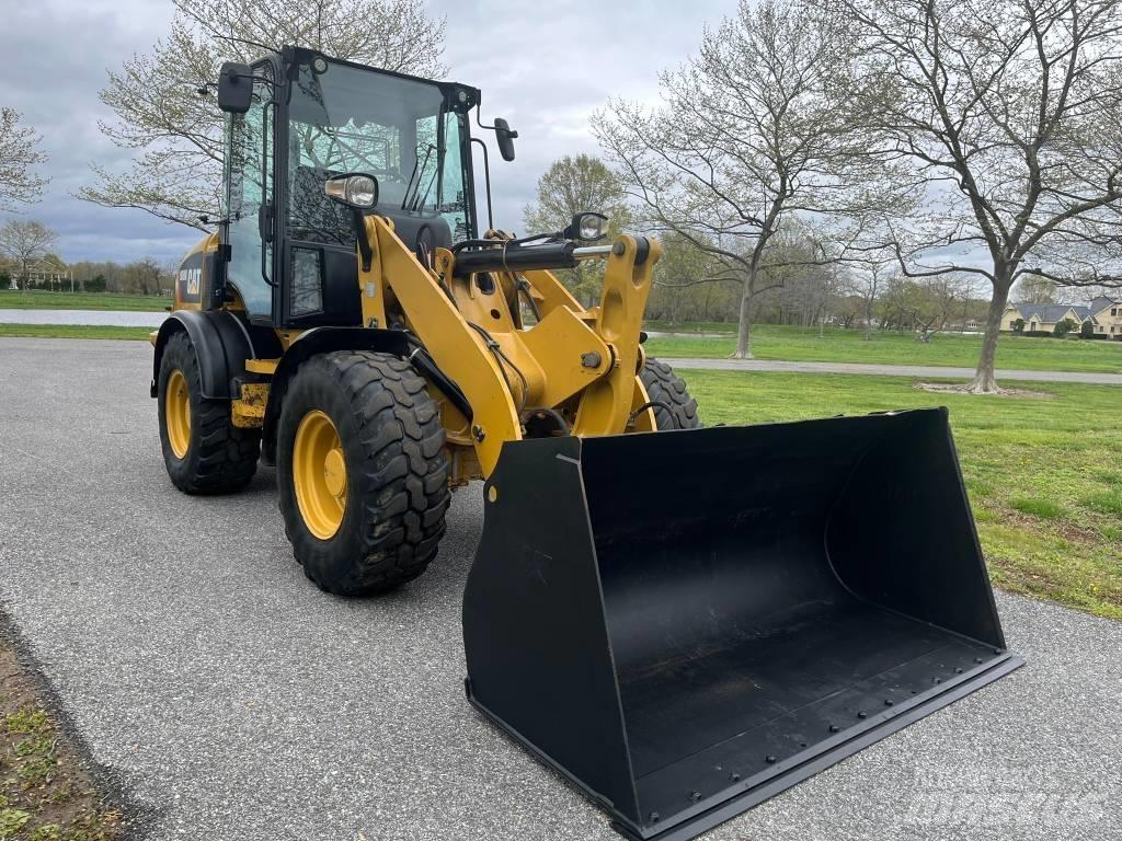 CAT 908M Kolesové nakladače