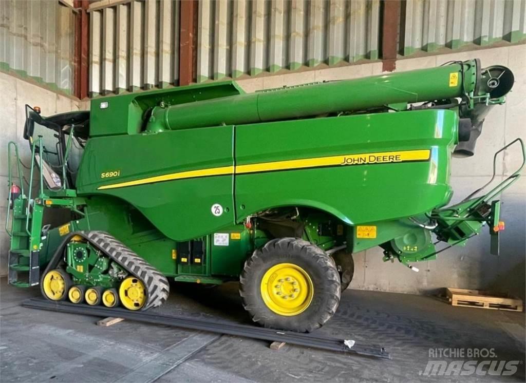 John Deere S690i Kombinované zberacie stroje