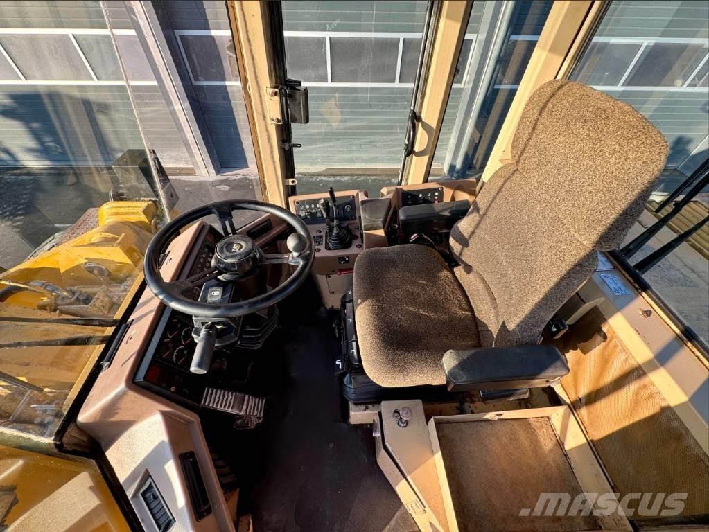 CAT 966 F II Kolesové nakladače