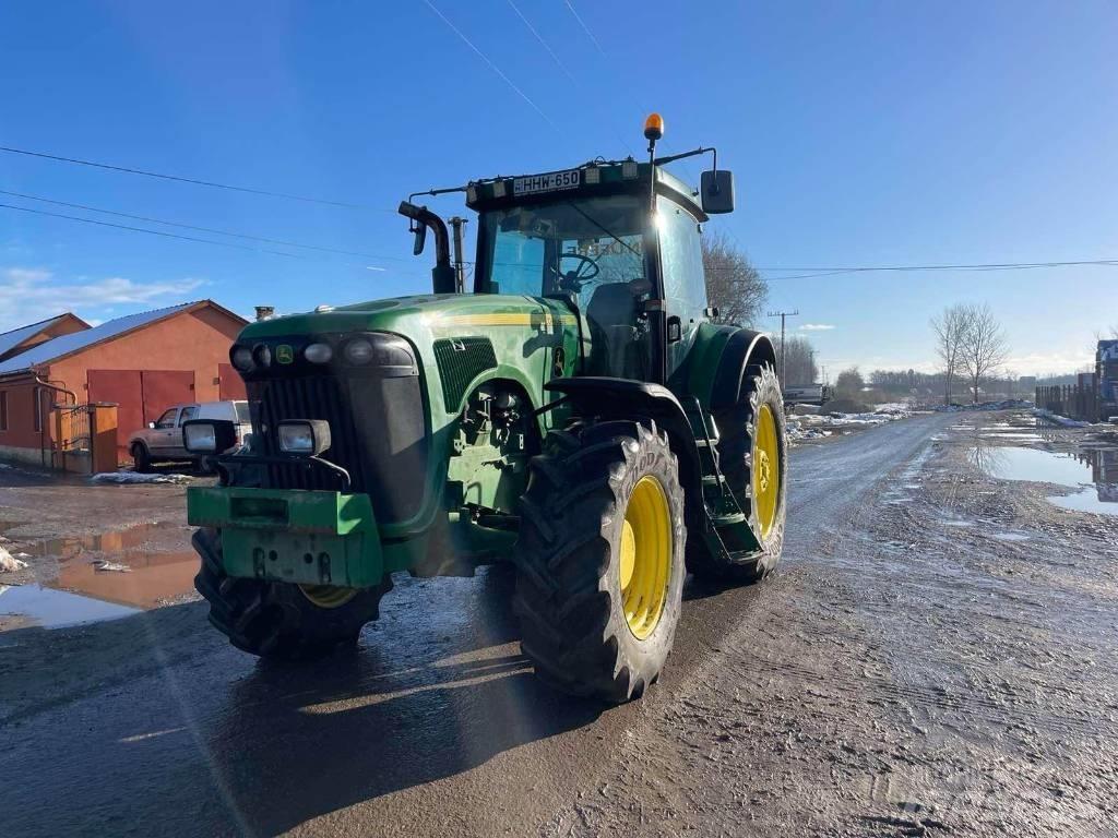John Deere 8320 Traktory