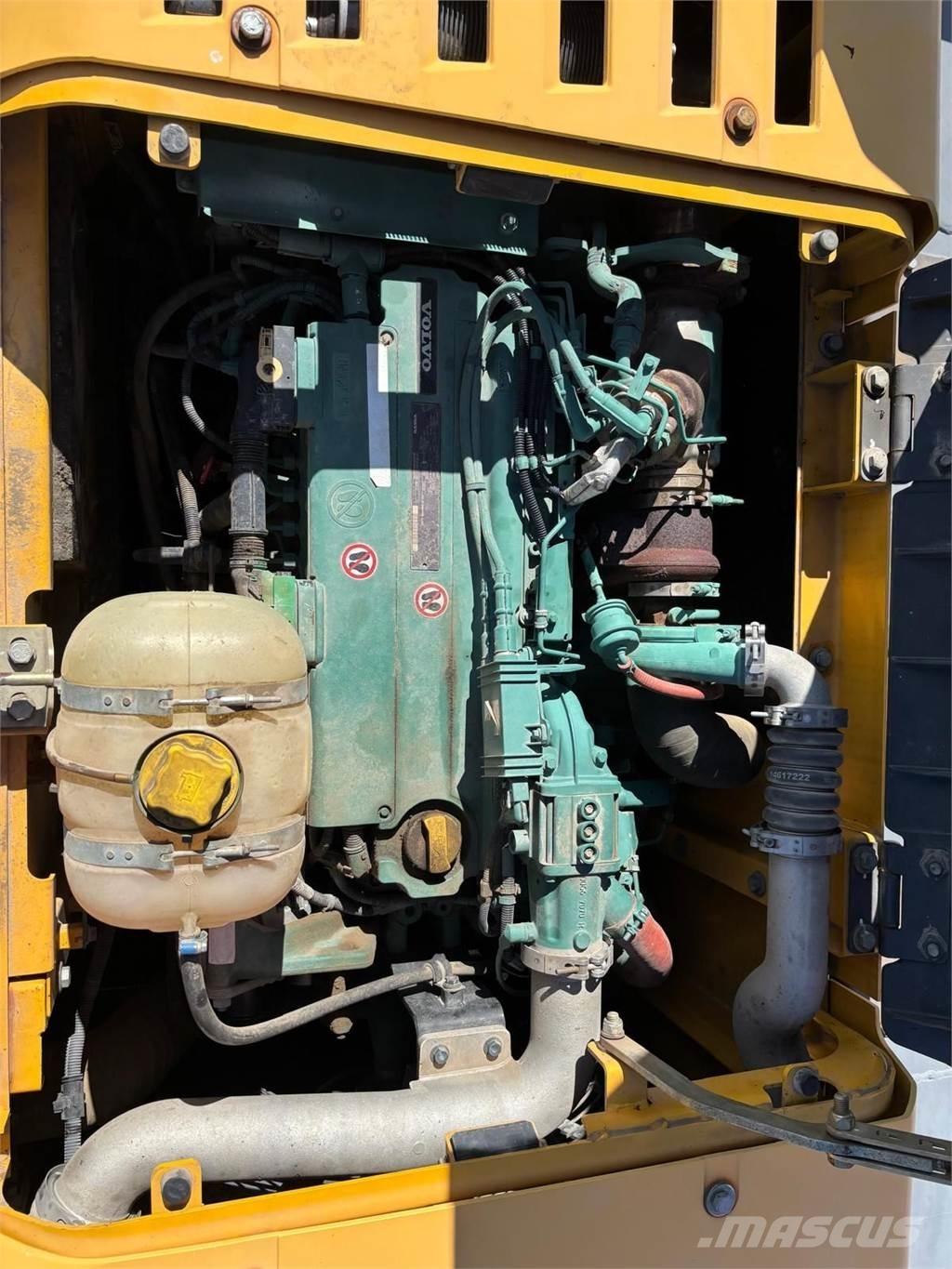 Volvo EC220DL Pásové rýpadlá