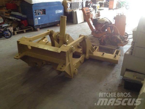 CAT 140H/160H Ripper Stavebníctvo - ostatné