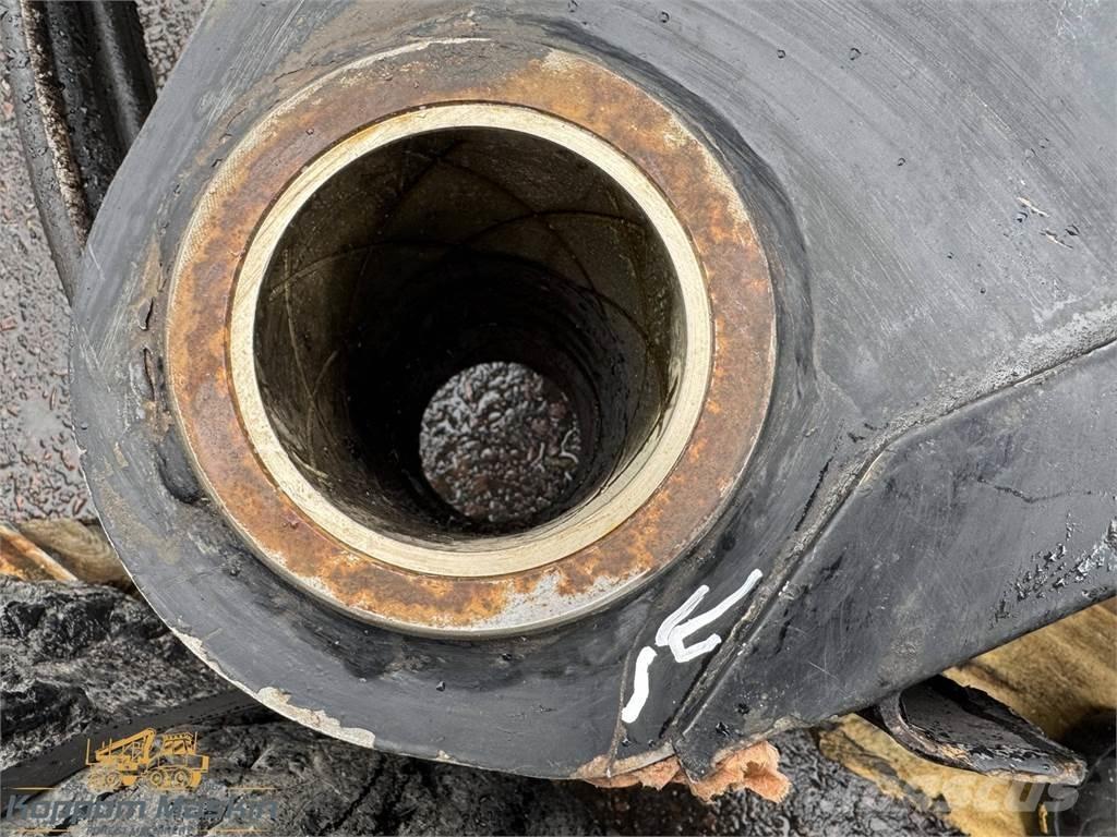 Komatsu 165F Dopravné žeriavy