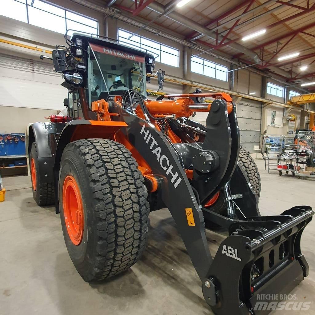 Hitachi ZW220-7 Kolesové nakladače