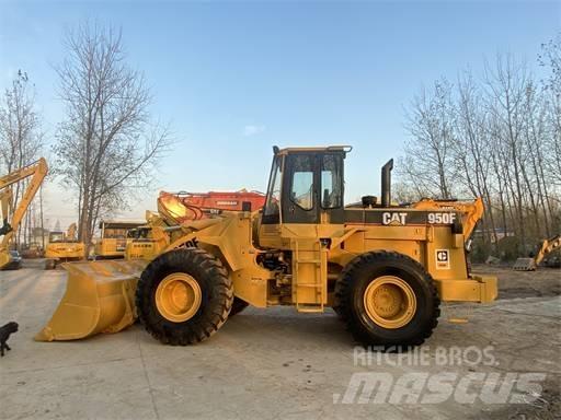 CAT 950 F Kolesové nakladače