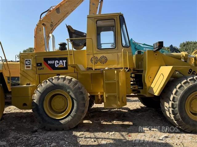 CAT 966 F Kolesové nakladače