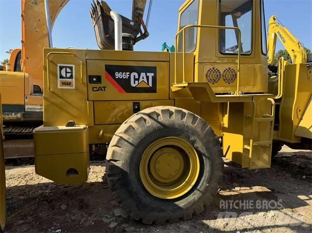CAT 966 F Kolesové nakladače
