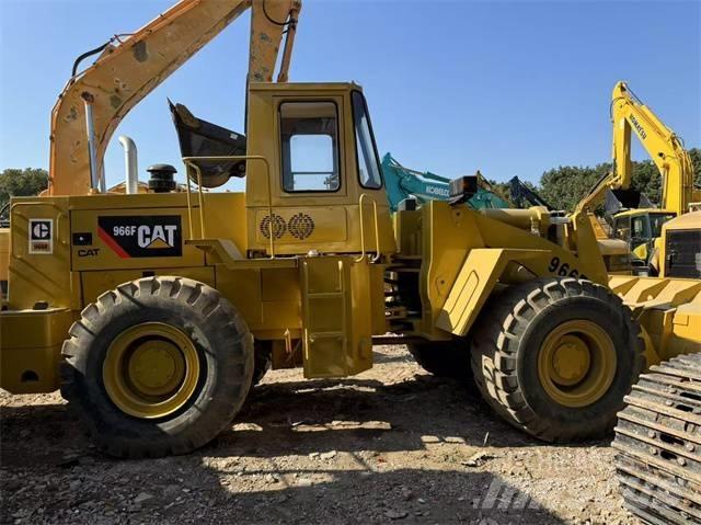CAT 966 F Kolesové nakladače