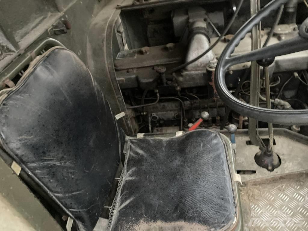 Saurer BERNA - 4CM/4UM Nákladné vozidlá s bočnou zhrnovacou plachtou