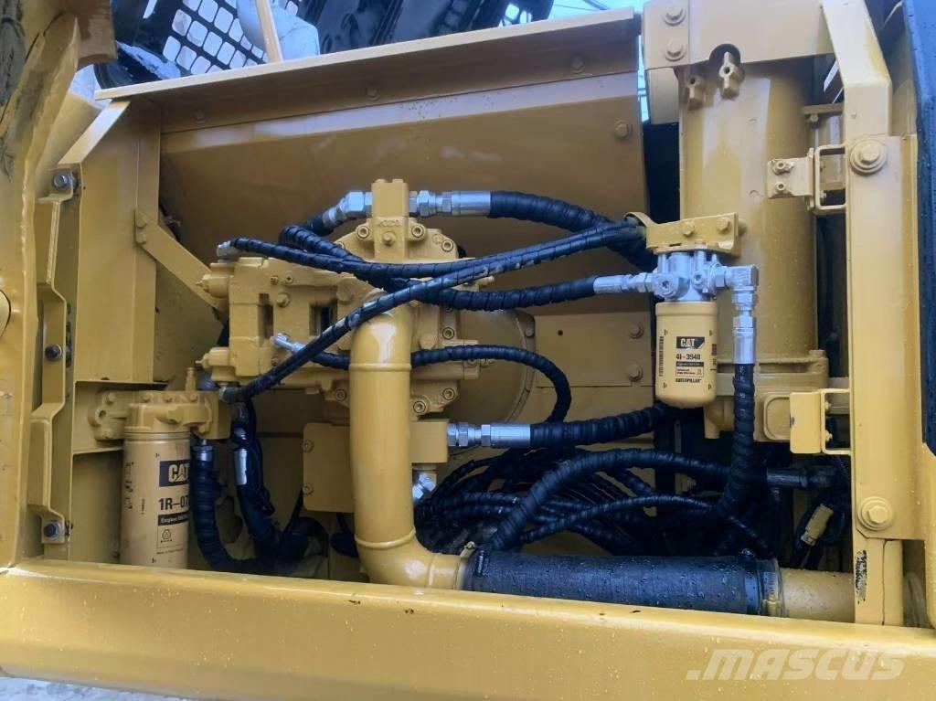 CAT 325 B L Pásové rýpadlá