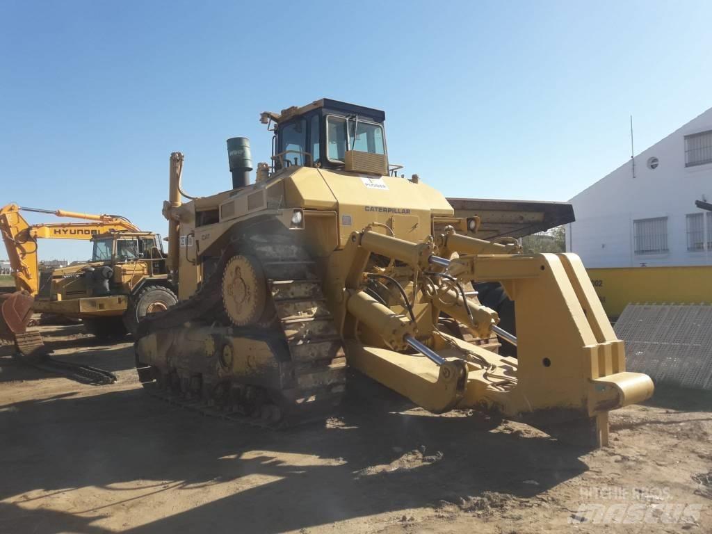 CAT D 10 Pásové dozéry