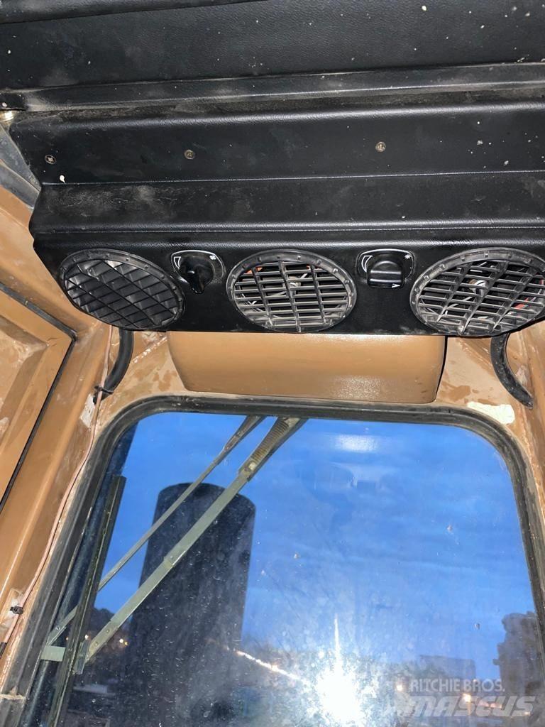 CAT D 10 Pásové dozéry