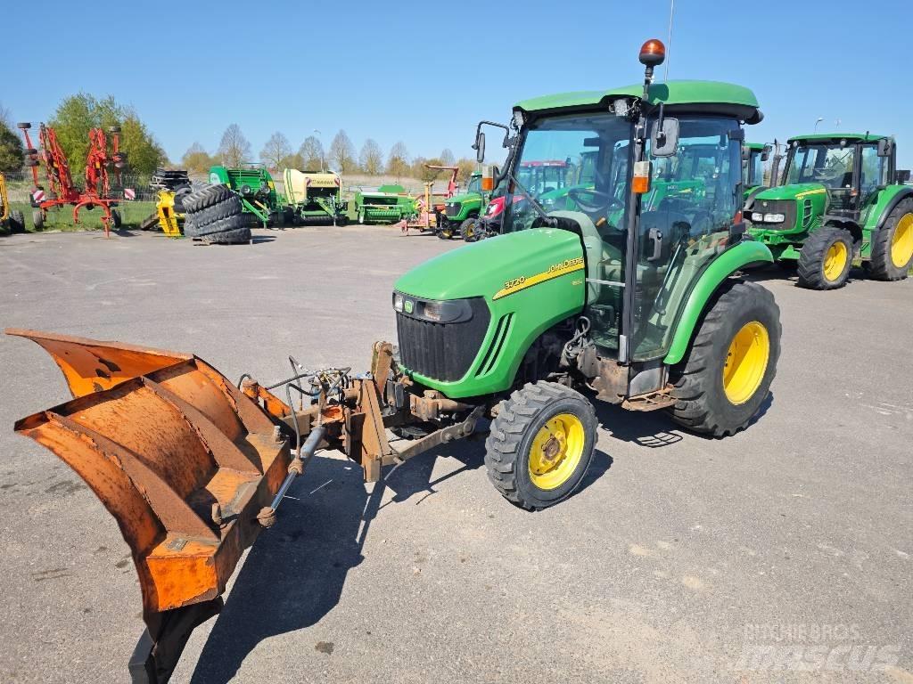 John Deere 3720 Kompaktné traktory